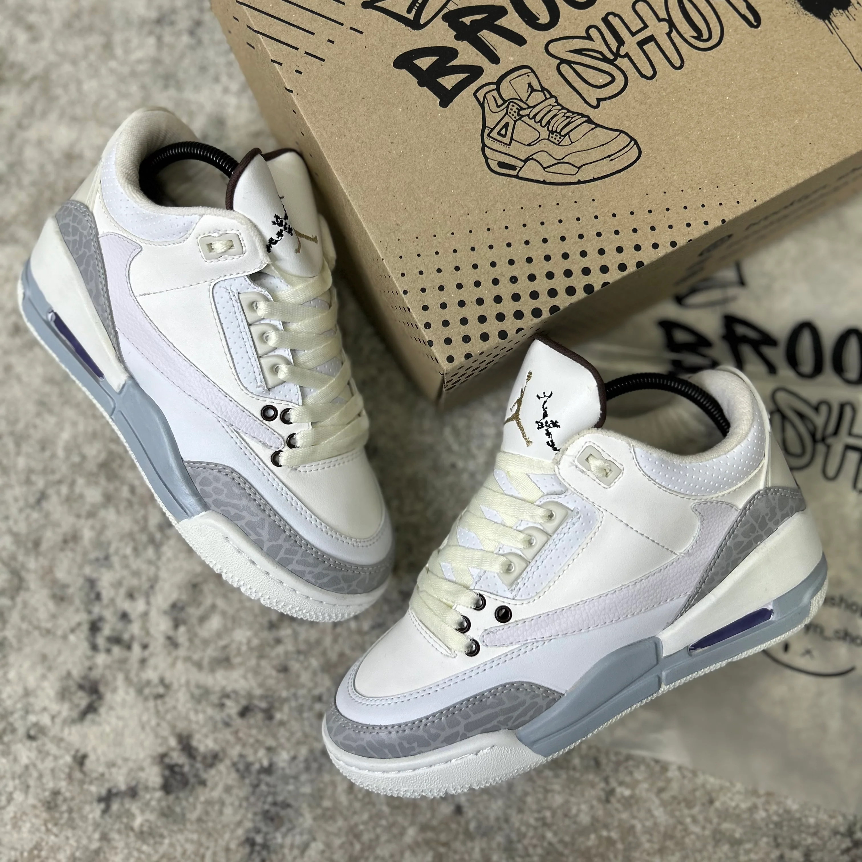 AIR JORDAN RETRO 3 - TRAVIS CREAM - Image 3
