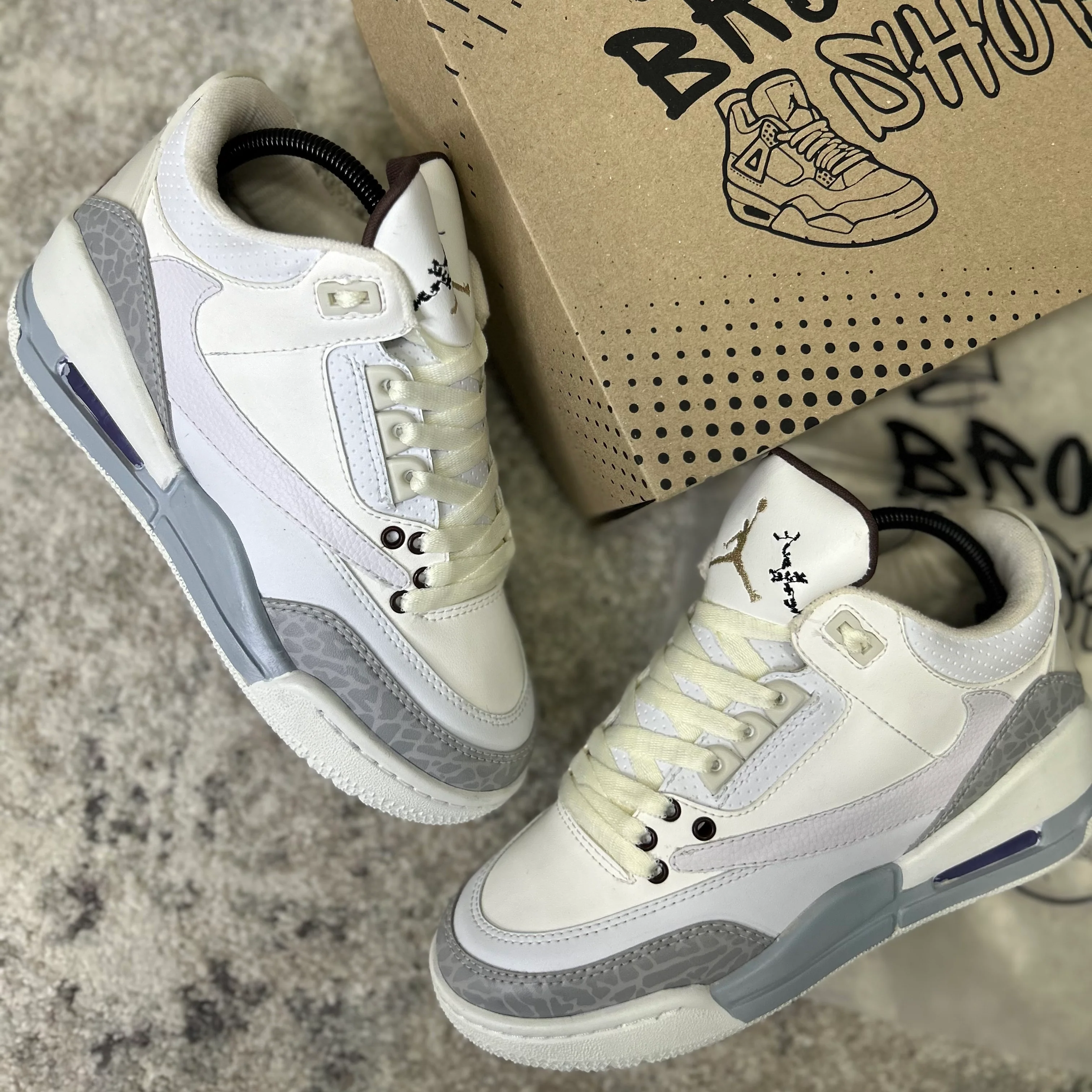 AIR JORDAN RETRO 3 - TRAVIS CREAM - Image 4