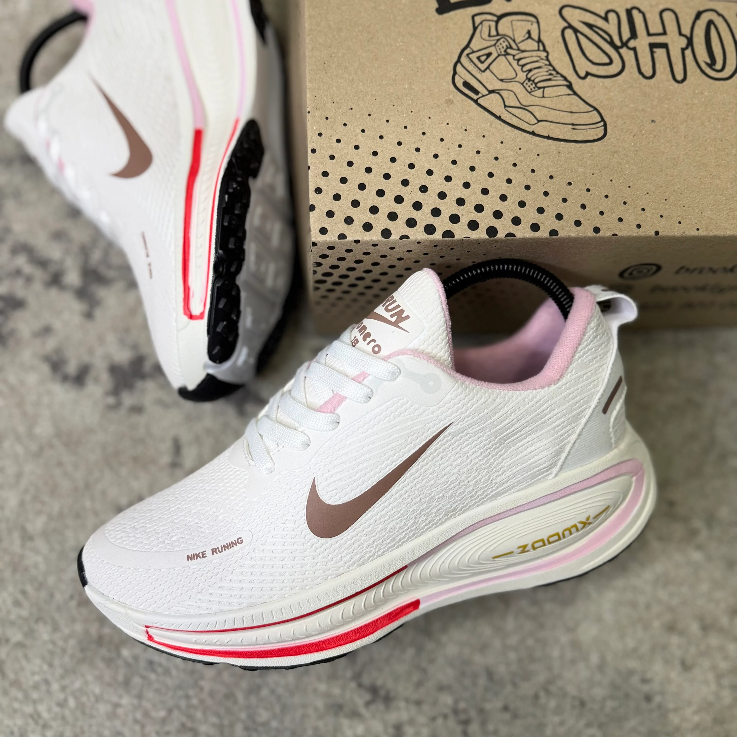 NIKE VOMERO 18 - BEIGE - Image 3
