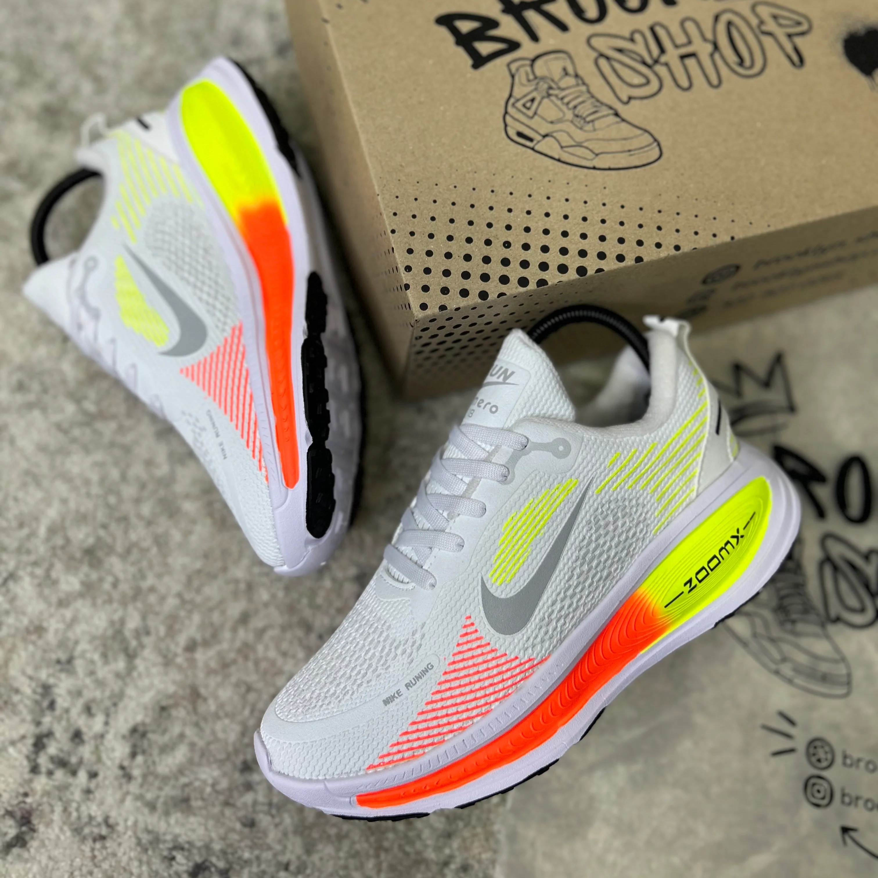 NIKE VOMERO 18 - BLANCO VERDE - Image 4