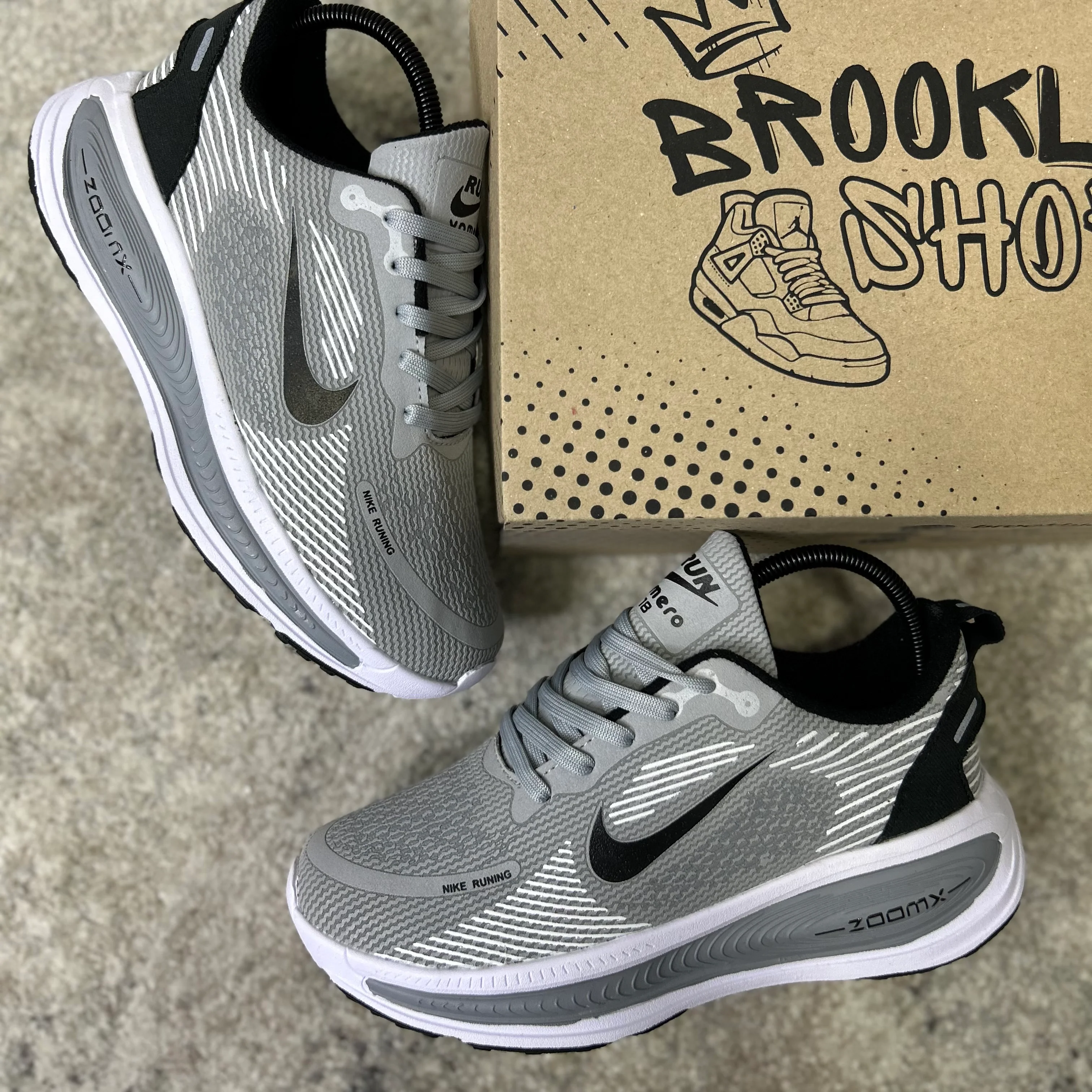 NIKE VOMERO 18 - GRIS - Image 2