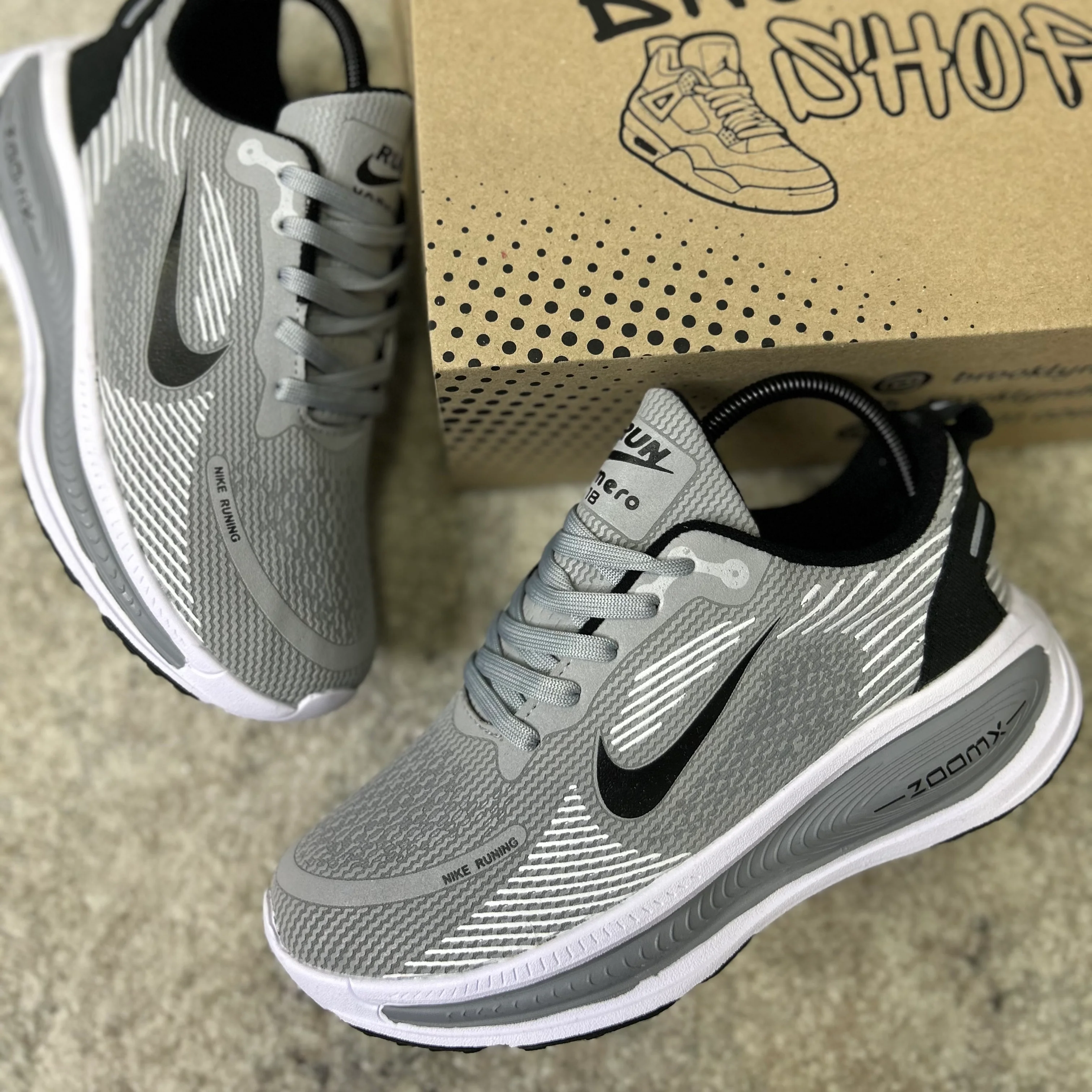 NIKE VOMERO 18 - GRIS - Image 3