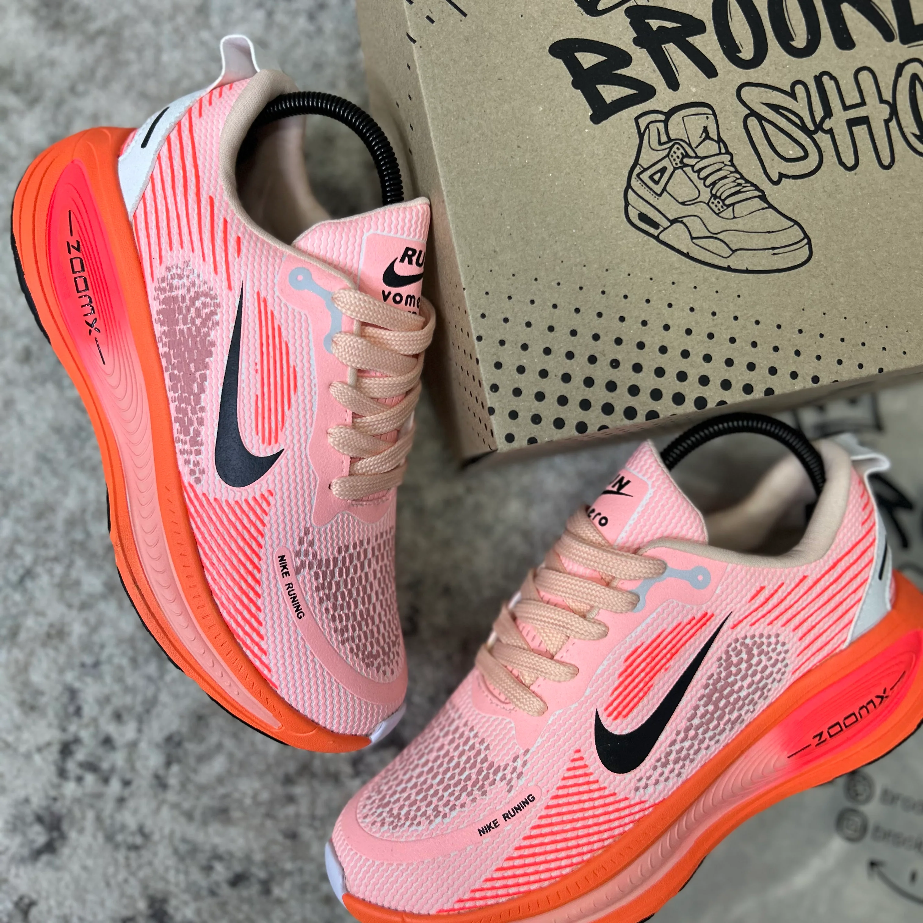 NIKE VOMERO 18 - ORANJE - Image 5