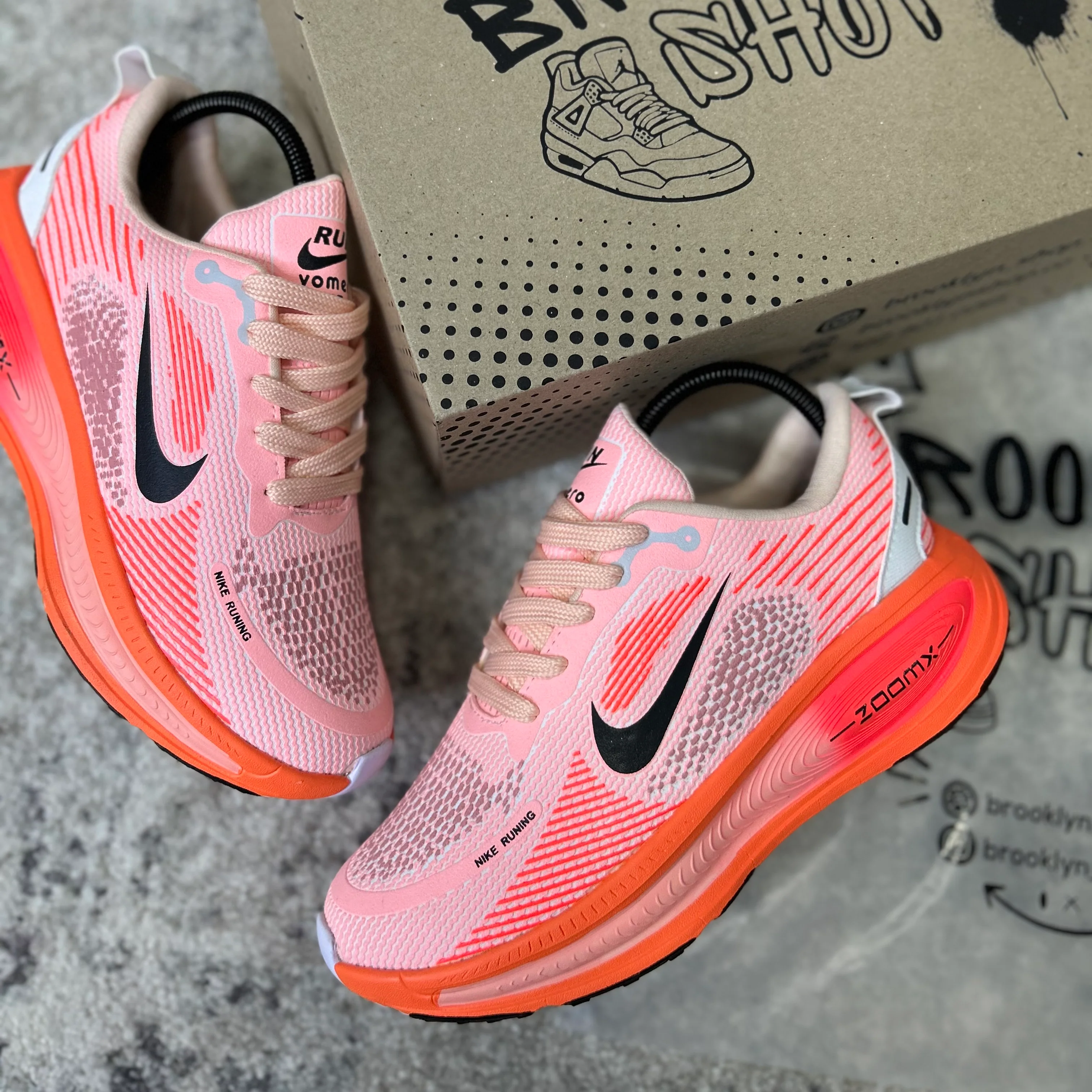 NIKE VOMERO 18 - ORANJE - Image 6