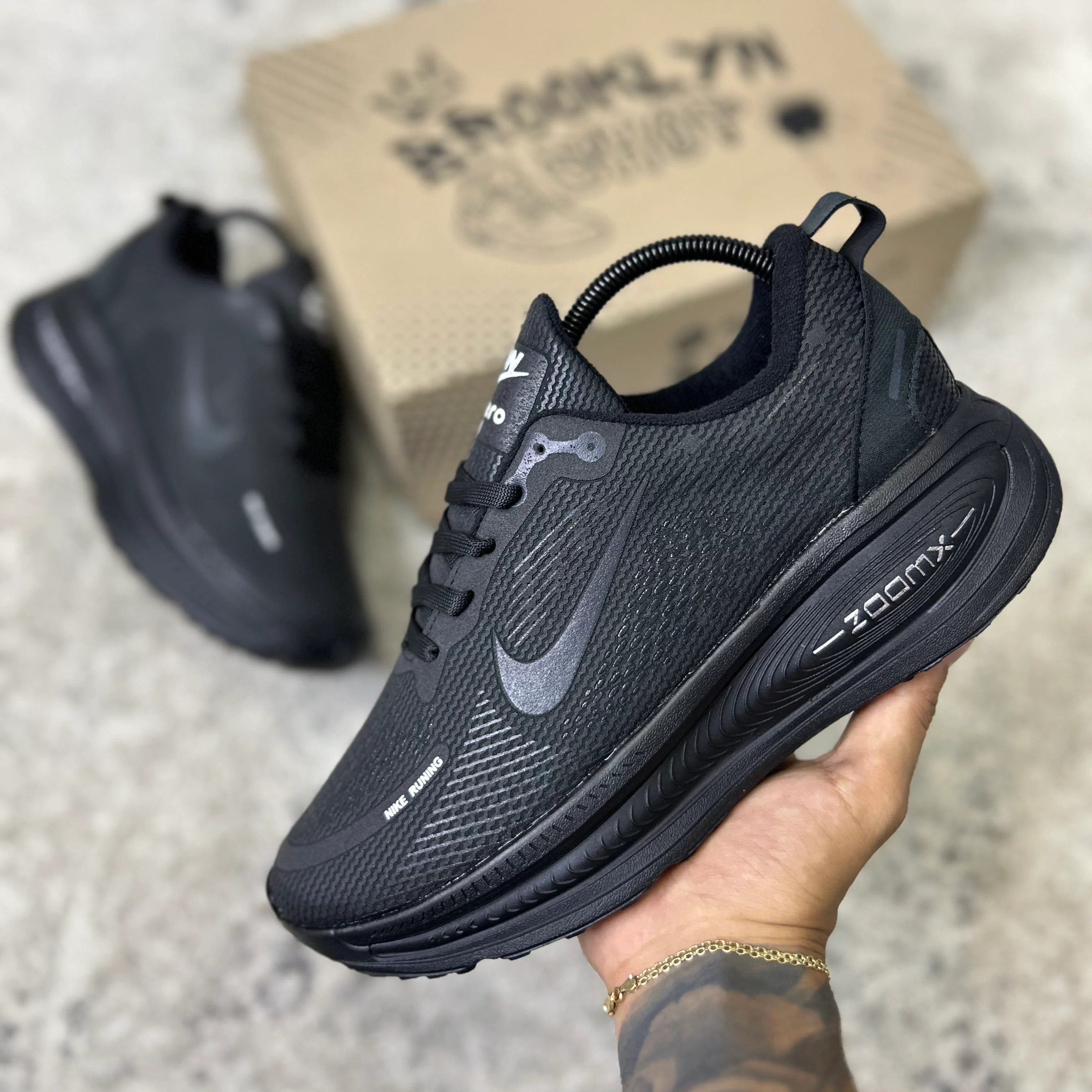 NIKE VOMERO 18 - TODO NEGRO - Image 6